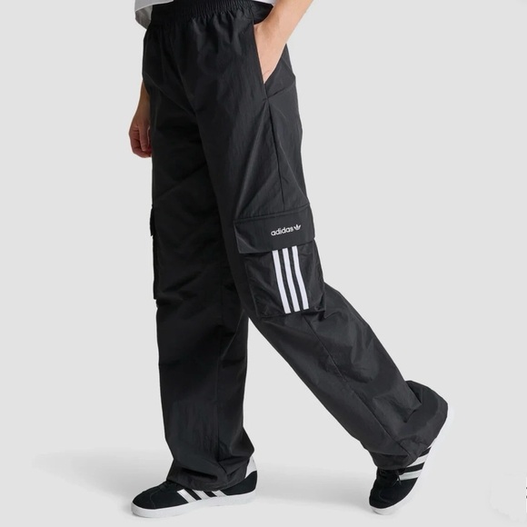 Adidas Black Cargo Pants Women's Size Medium Windbreaker Track IN1853 New NWT - Picture 1 of 9